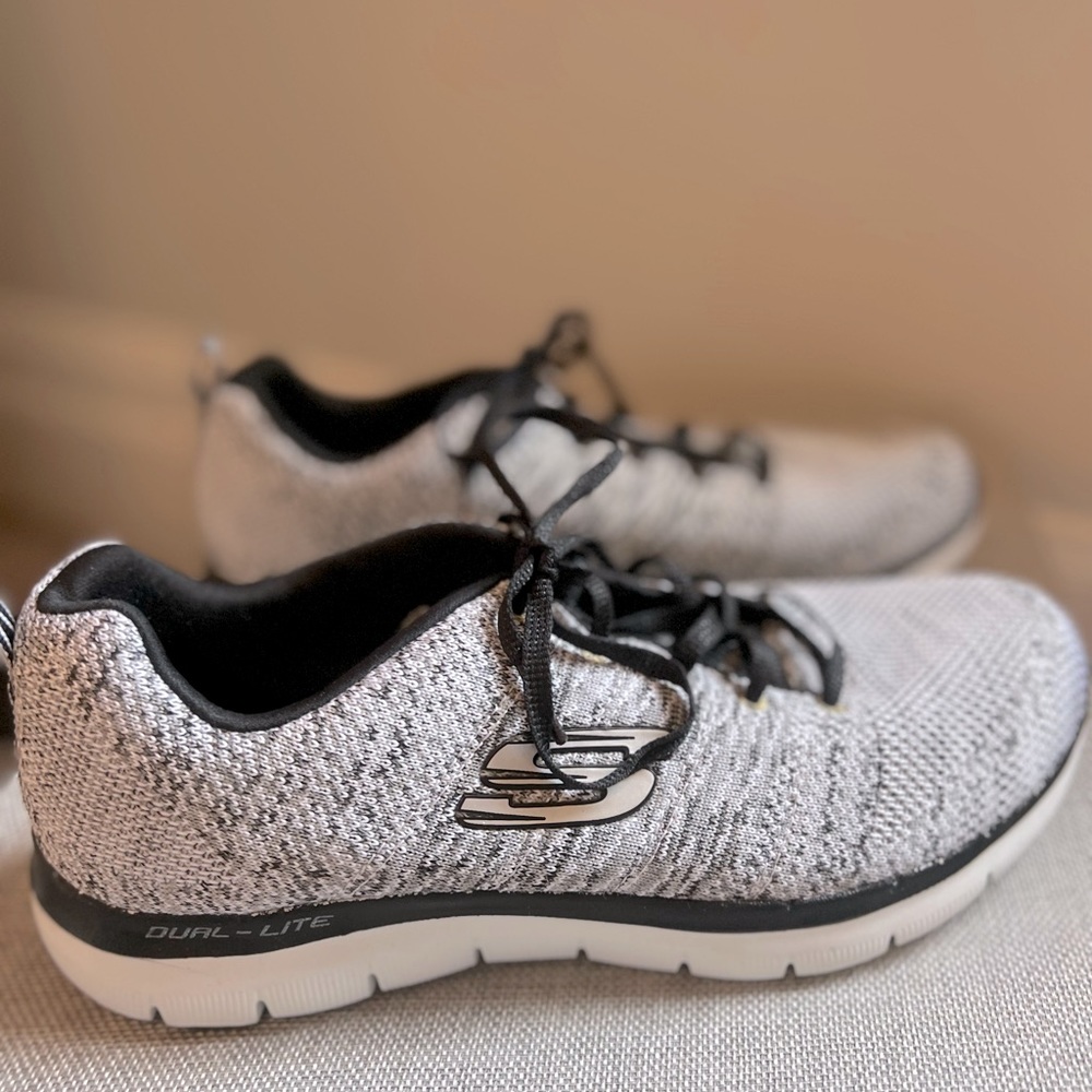 NWOT Skechers Flex Appeal 2.0 Gray Sneakers Women's Size 8.5